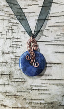 Load image into Gallery viewer, Sodalite donut copper wire woven pendant