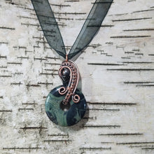 Load image into Gallery viewer, Pendant copper woven kambaba Jasper donut bead