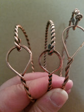 Load image into Gallery viewer, Single Twist bracelet with Loop