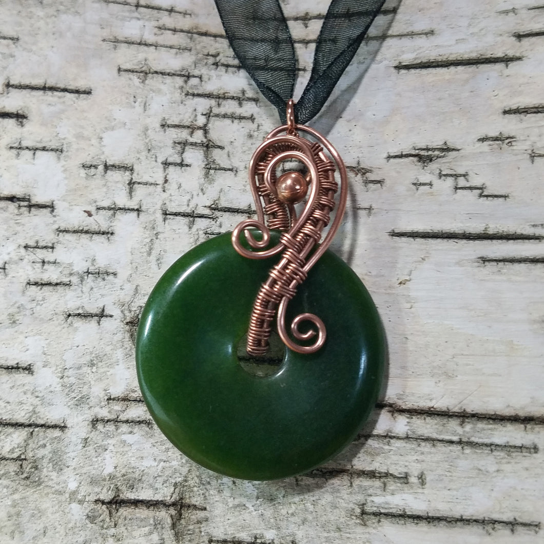 Pendant copper wire woven green jadeite donut bead