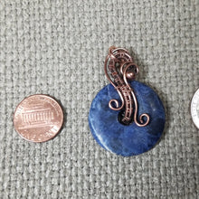 Load image into Gallery viewer, Sodalite donut copper wire woven pendant